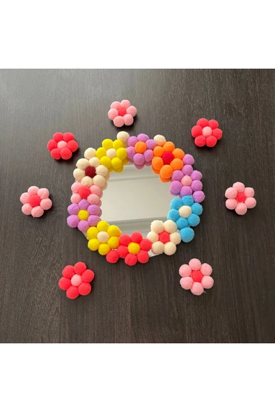 klubeconcept Ponpon Çiçekli Dekoratif  Ayna