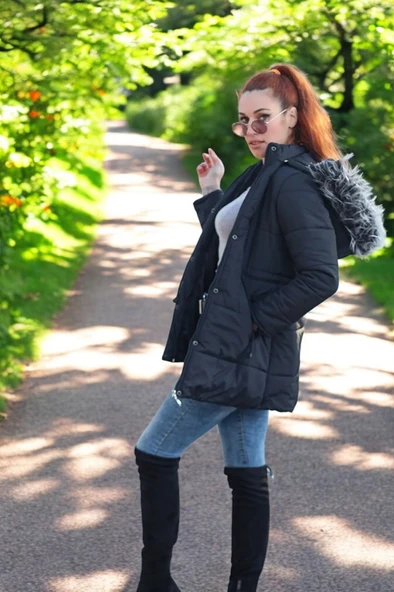 Kışlık Orta Boy Kürklü Kapüşonlu Su Geçirmez Şık Kadın Şişme Mont - Resim 2