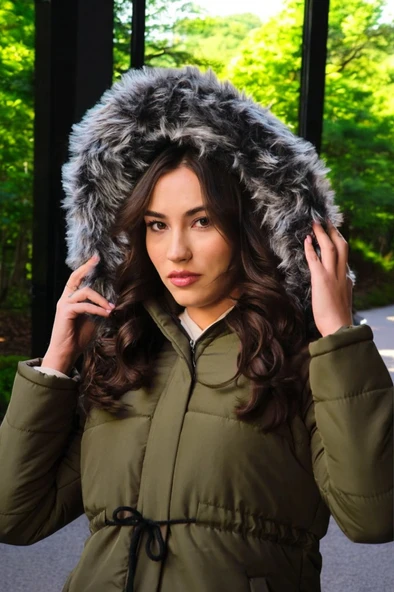 Kışlık Orta Boy Kapüşonlu Kürklü Şişme Kadın Mont - 8