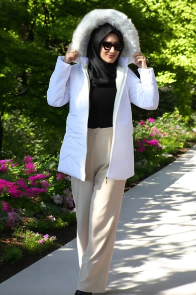 Kışlık Kürklü Su Geçirmez Kapüşonlu Şık Kadın Şişme Mont ürün görseli