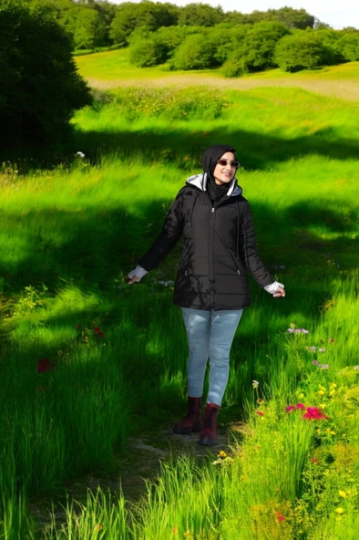 Kışlık Su Geçirmez Kapüşonlu Eldiven Detaylı Uzun Şişme Mont - Resim 3