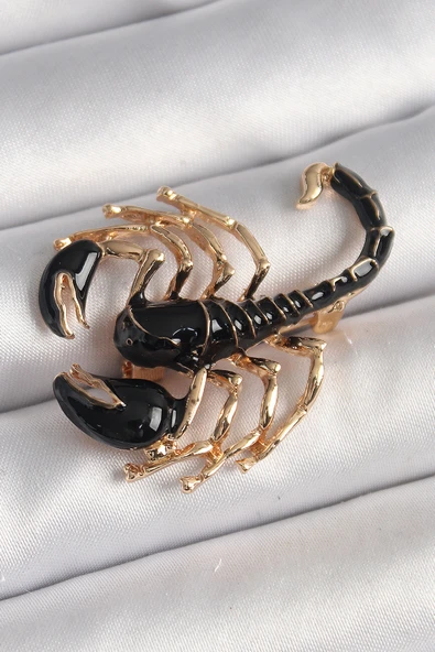 Pirinç Gold Renk Siyah Akrep Model Kadın Broş - TJ-BR421