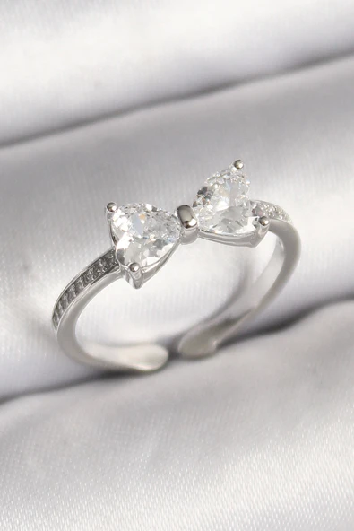 Pirinç Gümüş Renk Zirkon Taşlı Kalp Fiyonk Model Kadın Yüzük