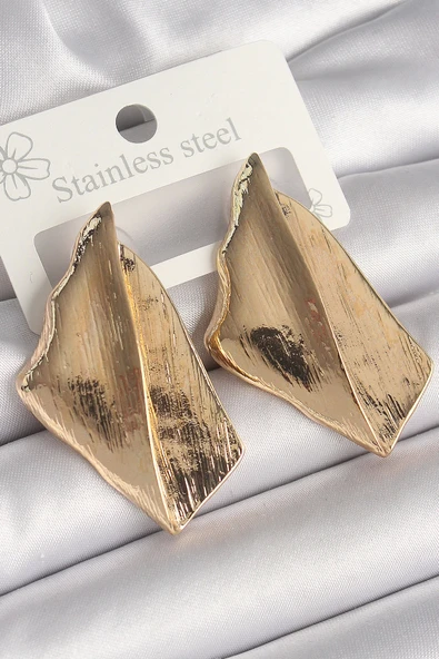 Pirinç Gold Renk İşlemeli Kare Plaka Model Kadın Küpe ürün görseli