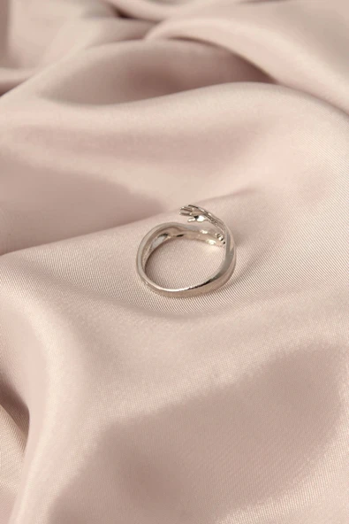 Ayarlamalı Gümüş Renk Metal Sarılan Eller Model Kadın Yüzük - 2