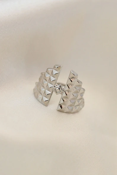 Ayarlamalı Gümüş Renk Metal Zirkon Taşlı Piramit Yüzük