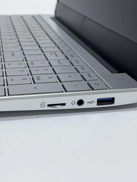 Intel J4105 12GB 500GB SSD 15.6" Notebook - 7