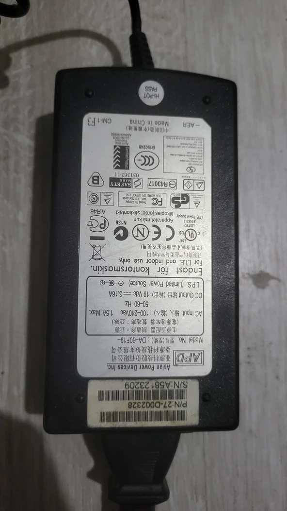19 volt 3.12 amper kuvvetli kaliteli adaptör akü şarjına uygun ikinci el - 2