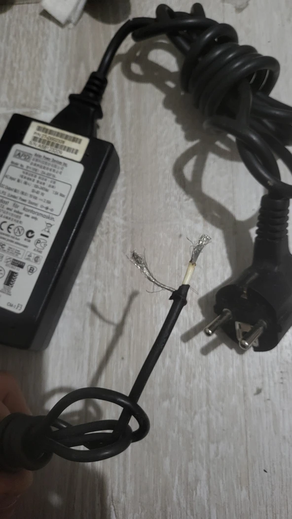 19 volt 3.12 amper kuvvetli kaliteli adaptör akü şarjına uygun ikinci el - 4
