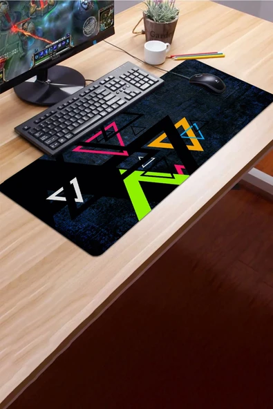 SonicTouch Geometrik Renkli Üçgen Desenler Gamer Oyuncu Dikişsiz Sıvı Geçirmez Klavye Mouse Pad 32x70Cm - Resim 3