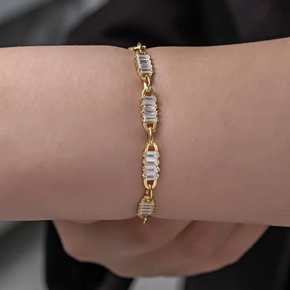 Özel Kutu ve Gümüş Bezi İle Gümüş Gold Baget Taşlı Kadın Bileklik