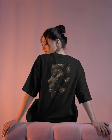 Golden Butterfly Oversize Siyah Tişört   Sanat ve Zarafetin Buluştuğu Nokta
