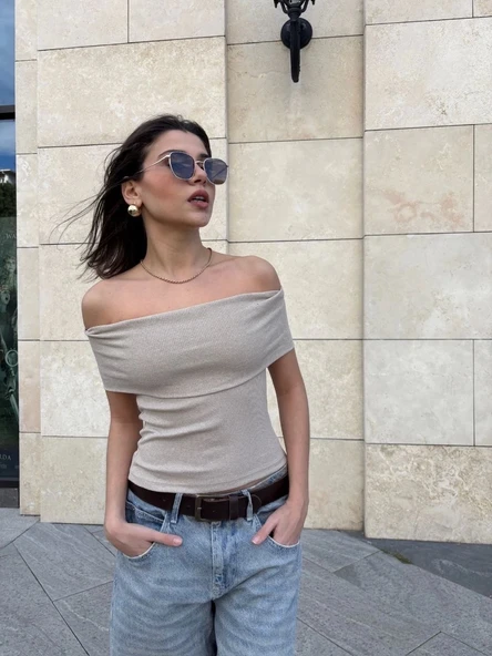 Madonna yaka sıfır kol bluz ürün görseli