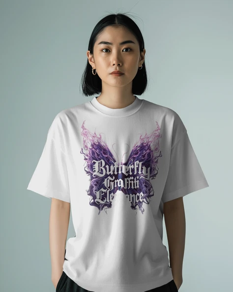 Butterfly Graffiti Elegance Mor Kelebek Baskılı Oversize Kadın Tişört   Siyah ve Beyaz Renk Seçenekli