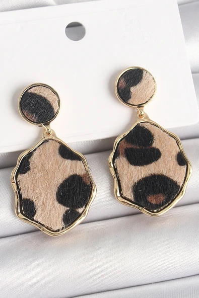 Pirinç Gold Renk Sallantı Leopar Desen Plaka Model Kadın Küpe - TJ-BKP10340