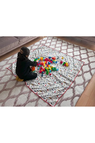 SAFEMOM Çocuk Aktivite Örtüsü | Boyama, Piknik Ve Mama Sandalyesi Örtüsü | 140x140 Cm