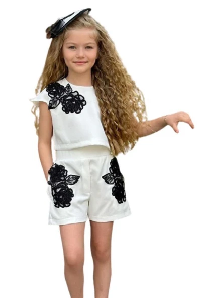Kız Çocuk Omzu Düğmeli Çiçek İşlemeli Beyaz Şortlu Takım - Resim 4