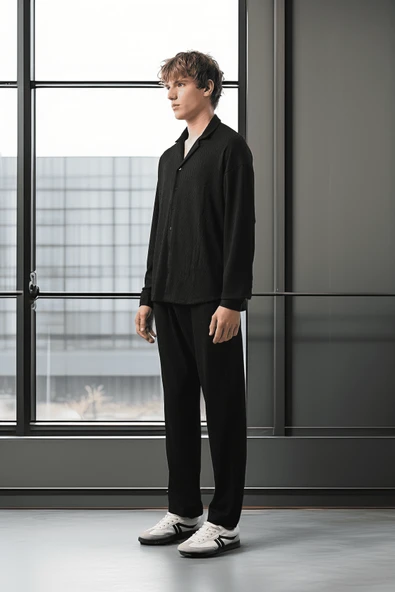 Apaş Yaka Uzun Kol Gölge Dokulu Gömlek - Siyah - 3