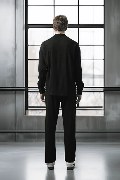 Apaş Yaka Uzun Kol Gölge Dokulu Gömlek - Siyah - 5