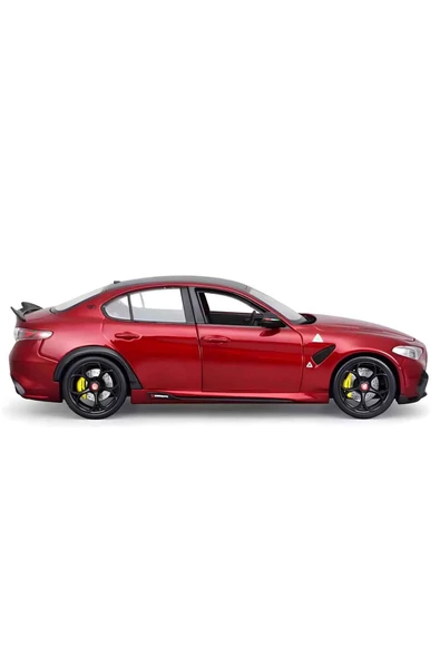 Alfa Romeo Giulia GTAm 1:18 Ölçek Model: Detaylarda Yarış Ruhu! - 7
