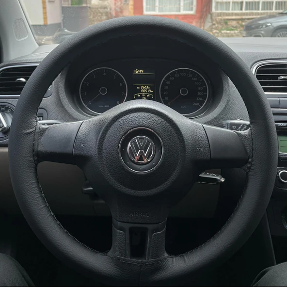 DİKİŞLİ DİREKSİYON KILIFI SİYAH DERİ SİYAH DİKİŞLİ VOLKSWAGEN POLO İÇİN ürün görseli
