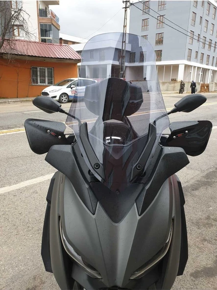 Motocam Yamaha Xmax Siperlik Ön Cam 2018 2022 Model 65cm Açıkfüme Renkli 4mm Orta Boylu Cam