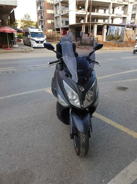 Motocam Sym Joymax250 İ Siperlik Ön Cam 2013 2017 Model 65cm Açıkfüme Renkli 4mm Orta Boylu Cam