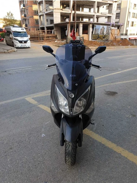 Motocam Sym Joymax250 İ Siperlik Ön Cam 2013 2017 Model 54cm Açıkfüme Renkli 4mm Kısa Spor Cam