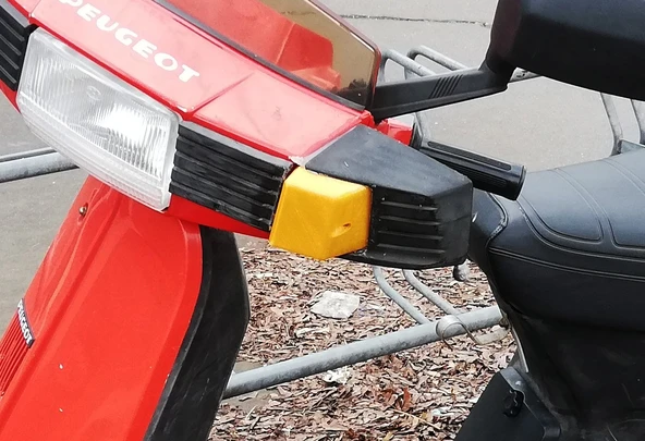 Byr3D Peugeot Sc 50 Sinyal Camı T3574121 Sadece Plastik Aparattır
