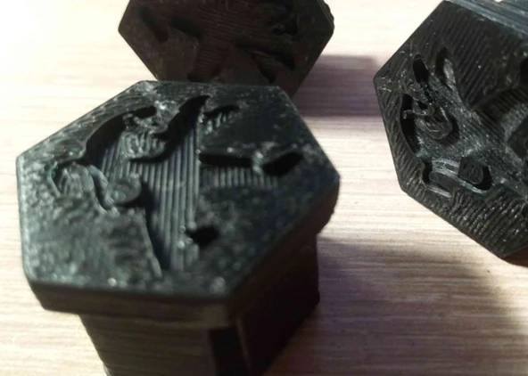 Byr3D Peugeot 18Mm Aslanlı Bijon Kapağı T4795491 Sadece Plastik Aparattır ürün görseli 1