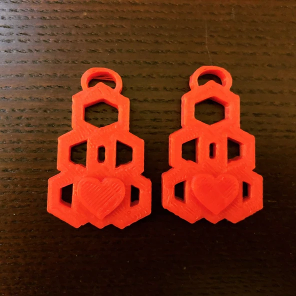 Byr3D Poligon Kalp Delikli Küpe T2813874 Sadece Plastik Aparattır