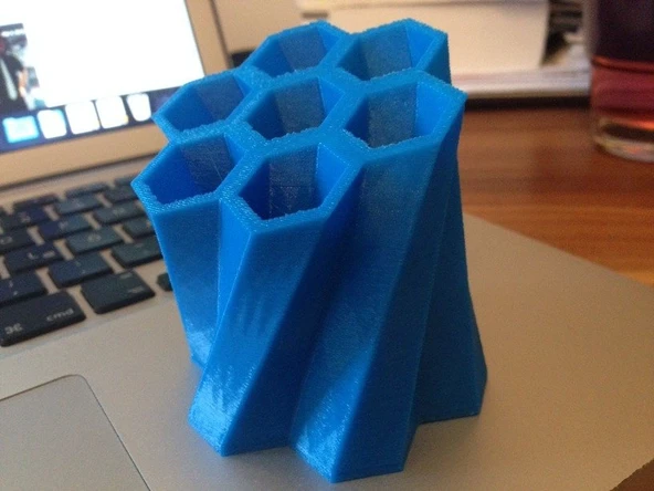 Byr3D Kalem Tutucu - Eğik Bal Tarak Tasarımı T592257 Sadece Plastik Aparattır - 3