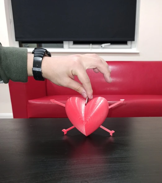 Byr3D Sevgililer Günü'ne Özel Kalp Kumbara T4157906 Sadece Plastik Aparattır