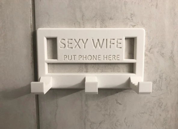 Byr3D Ayarlanabilir Açılı Duş Telefonu Montajı (Sexy Wife Versiyonu) T4588237 Sadece Plastik Aparattır