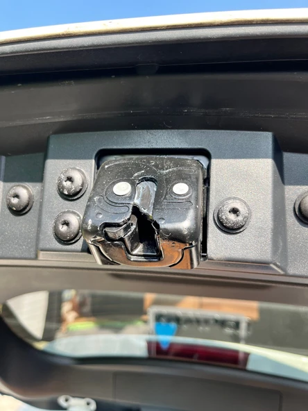 Byr3D Toyota Corolla E21 Bagaj Kapağı Kilidi T6049657 Sadece Plastik Aparattır - 3