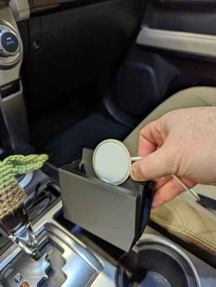 Byr3D 5. Nesil Toyota 4Runner Iphone 14 Pro Max Tutuculu Kablosuz Şarj Cihazı T6315055 Sadece Plastik Aparattır - 3