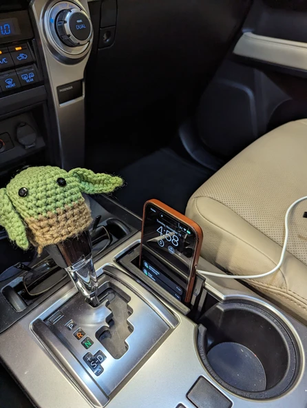 Byr3D 5. Nesil Toyota 4Runner Iphone 14 Pro Max Tutuculu Kablosuz Şarj Cihazı T6315055 Sadece Plastik Aparattır