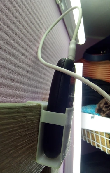 Byr3D Kapı Pervazına Yönelik  M7200 Modem Tutucusu T5140244 Sadece Plastik Aparattır