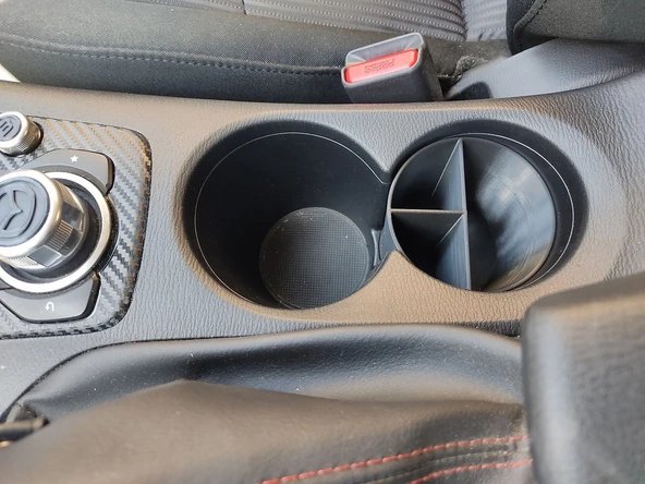 Byr3D Mazda 3 - Bardak Altlığı Organizatörü / Bardak Tutucu Organizatörü T4903685 Sadece Plastik Aparattır