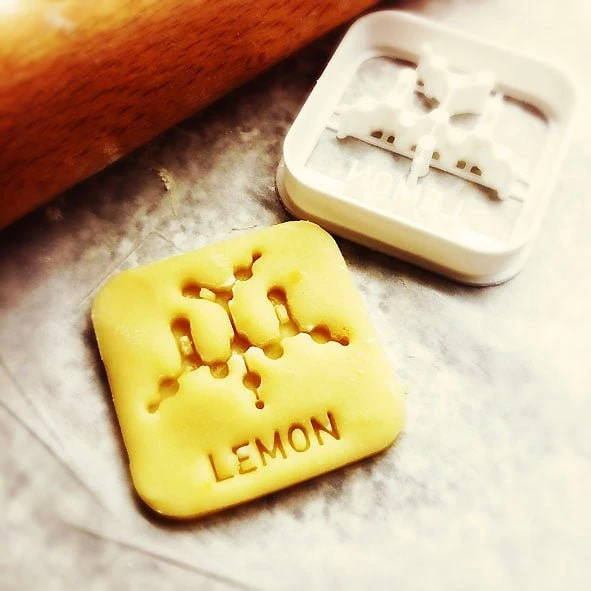 Byr3D Kimya Kurabiye Kesici - Limon Molekülü T4879809 Sadece Plastik Aparattır