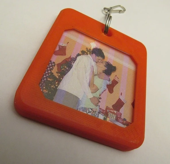 Byr3D Mini Anahtarlık Fotoğraf Çerçevesi T2740461 Sadece Plastik Aparattır