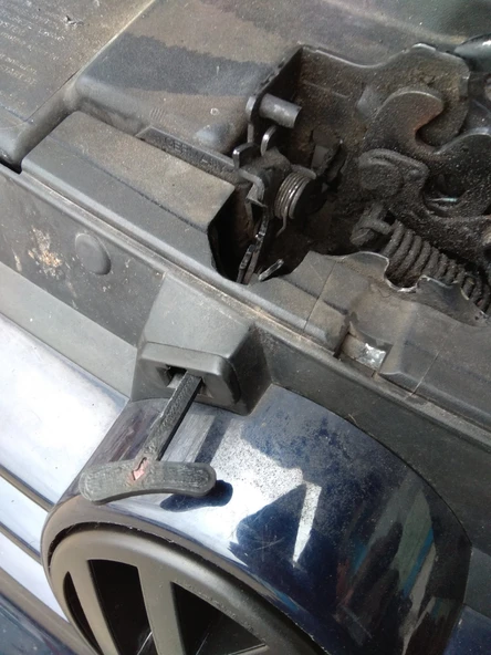 Byr3D Volkswagen Golf Mk4 Kaput Açma Mandalı T2839466 Sadece Plastik Aparattır