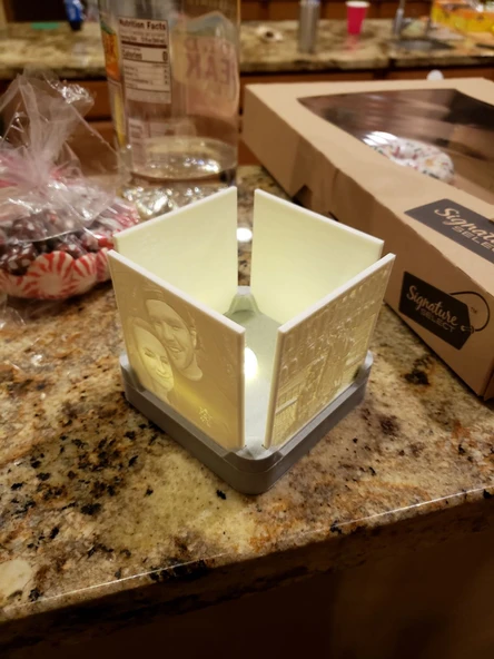 Byr3D Çay Mumu Kullanan Dört Fotoğraflı Litofan Tutucu T4808173 Sadece Plastik Aparattır