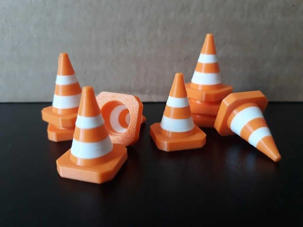 Byr3D Trafik Konisi Turuncu-Beyaz 4737011 (10 Adet) Sadece Plastik Aparattır - 3