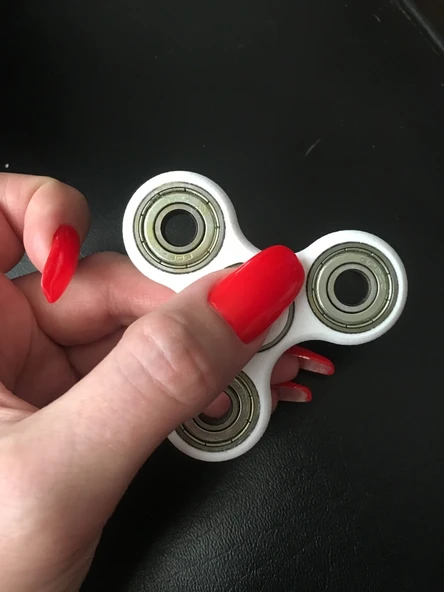Byr3D Üçlü Fidget Spinner Stres Çarkı Oyuncak Beyaz 1802260 Sadece Plastik Aparattır