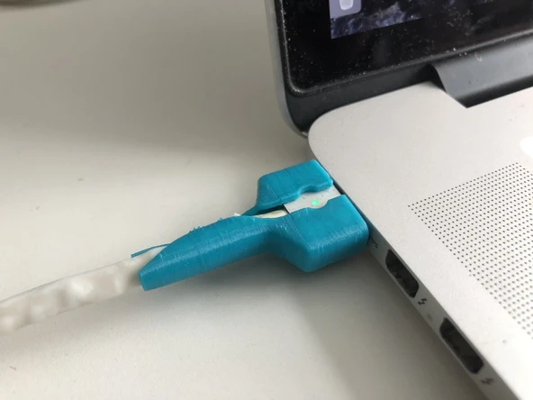 Byr3D Magsafe 2 İçin Konnektör Koruması Mavi 3427546 Sadece Plastik Aparattır