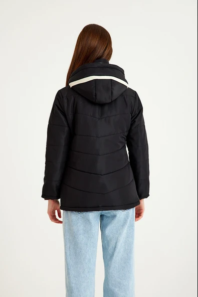 Kısa Kapüşonlu Kışlık Şişme Mont - Resim 3
