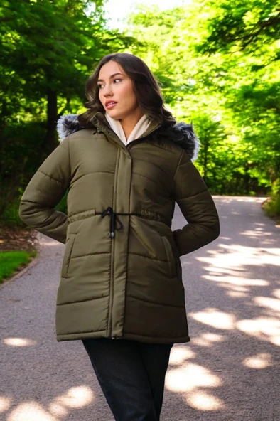 Kışlık Orta Boy Kapüşonlu Kürklü Şişme Kadın Mont ürün görseli