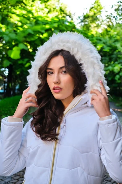 Kışlık Kürklü Kapüşonlu Şişme Kadın Mont - Resim 7