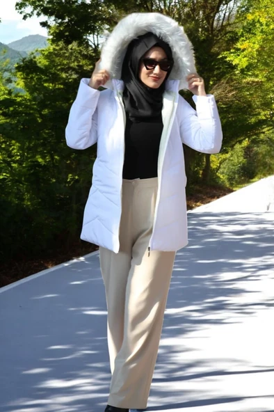 Kürklü Kapüşonlu Kışlık Orta Boy Şişme Kadın Mont ürün görseli